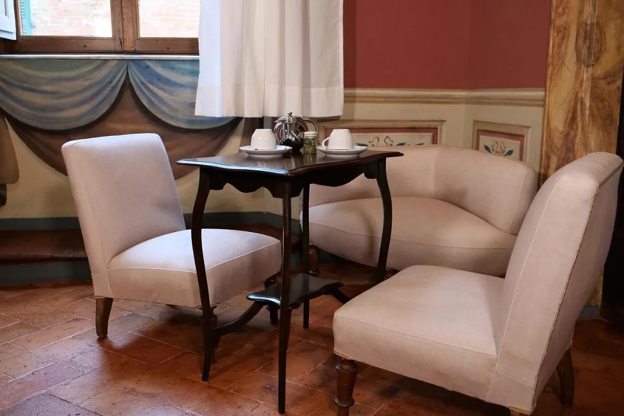 Delcorto Suites Montepulciano Stazione 4*,